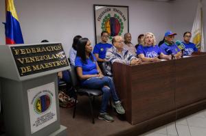 Maestros venezolanos exigen la negociación del convenio colectivo para mejorar sus salarios