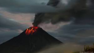 Advierten de posible caída leve de ceniza volcánica en dos provincias de Ecuador