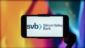 Clientes retiraban un millón de dólares por segundo: Silicon Valley Bank perdió 80 % de sus depósitos en dos días