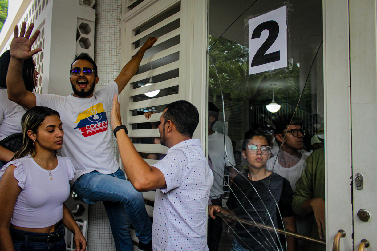 “¡Renuncia!”: estudiantes rechazaron suspensión de elecciones en la UCV (Video)