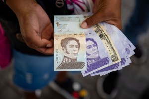 Precio del dólar podría dispararse en diciembre y acercarse a los 60 bolívares