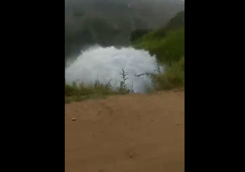 EN VIDEO: colapsó tubería en el sector El Encantado de Macaracuay este #8May