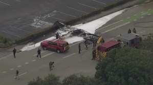 Avioneta se estrelló en una calle de Hollywood y murió uno de sus ocupantes