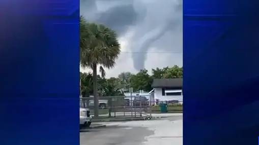 Tornado toca tierra en Miami y captan en VIDEO su espeluznante formación