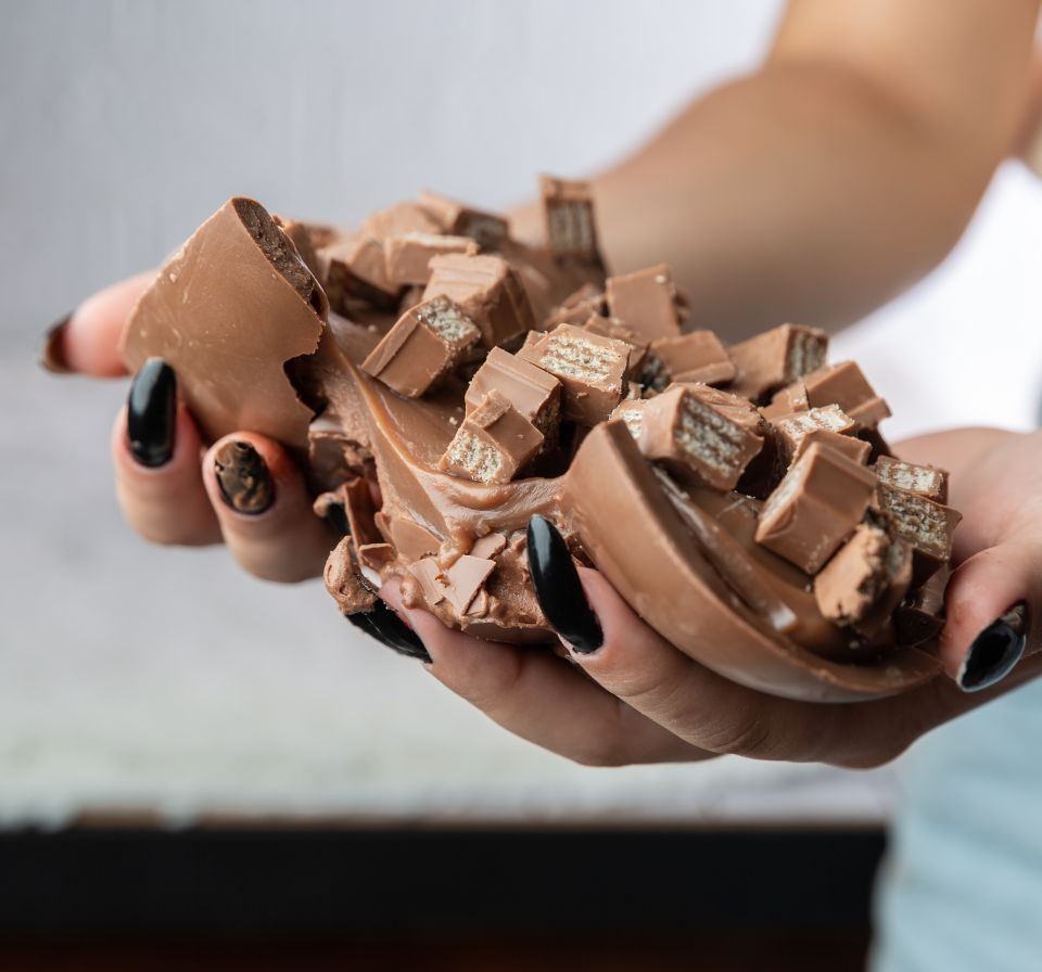 Murió por comer chocolates envenados en su cumpleaños y todo por la ex de su esposo