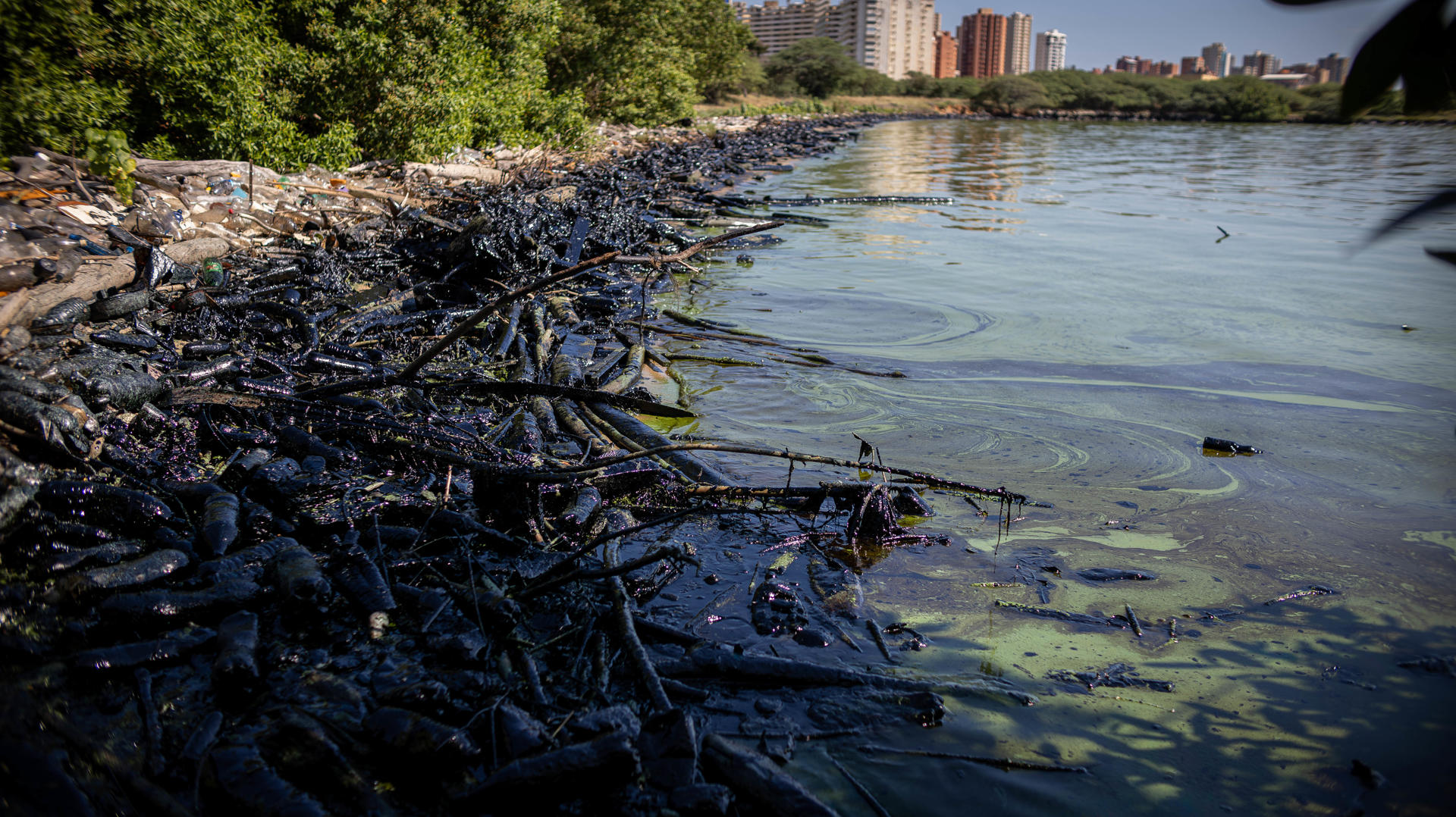 Los derrames de petróleo en el Lago de Maracaibo no paran, advierte ambientalista