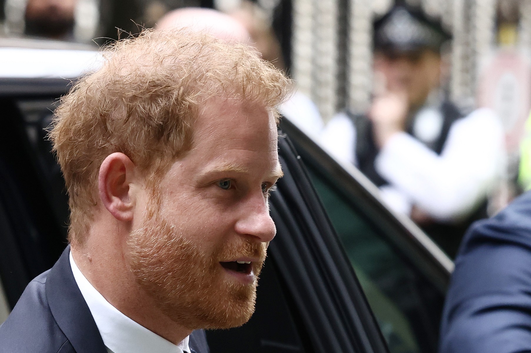 Un tribunal autoriza al príncipe Harry a seguir con querella contra dueño del Daily Mail