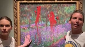 Nuevo ataque de activistas climáticos: lanzaron pintura a cuadro de Monet en Estocolmo (Video)