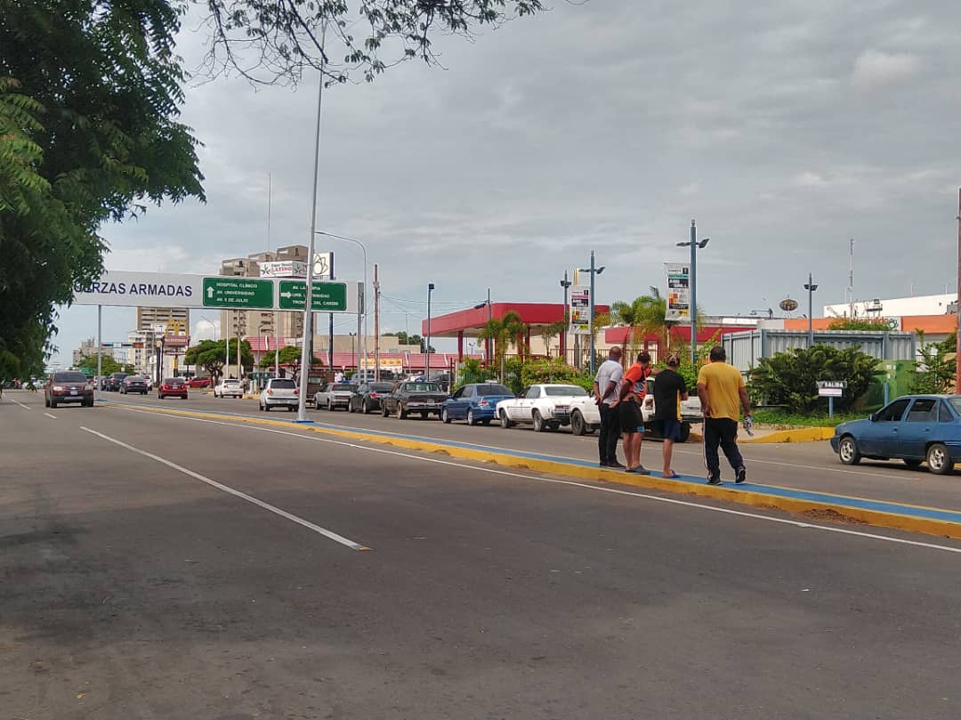 Bachaqueros “hacen su agosto” ante la crisis de gasolina en Maracaibo