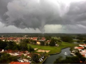 VIDEOS: Tornado causó terror en pequeña localidad de Florida