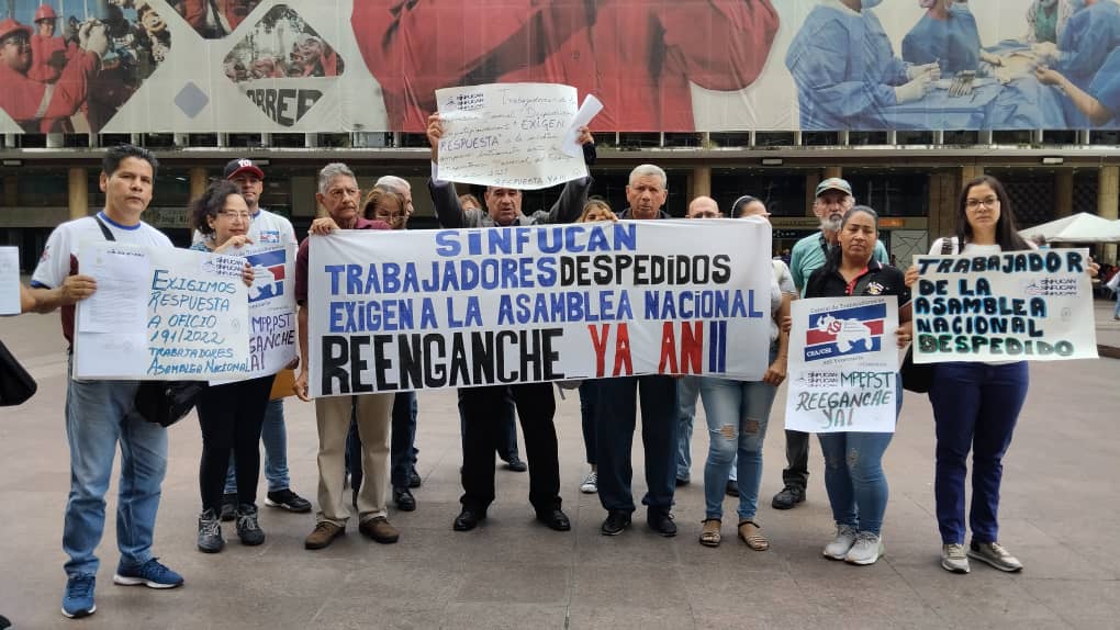 Extrabajadores del Palacio Federal Legislativo se le rebelan al chavismo y exigen reenganche prometido