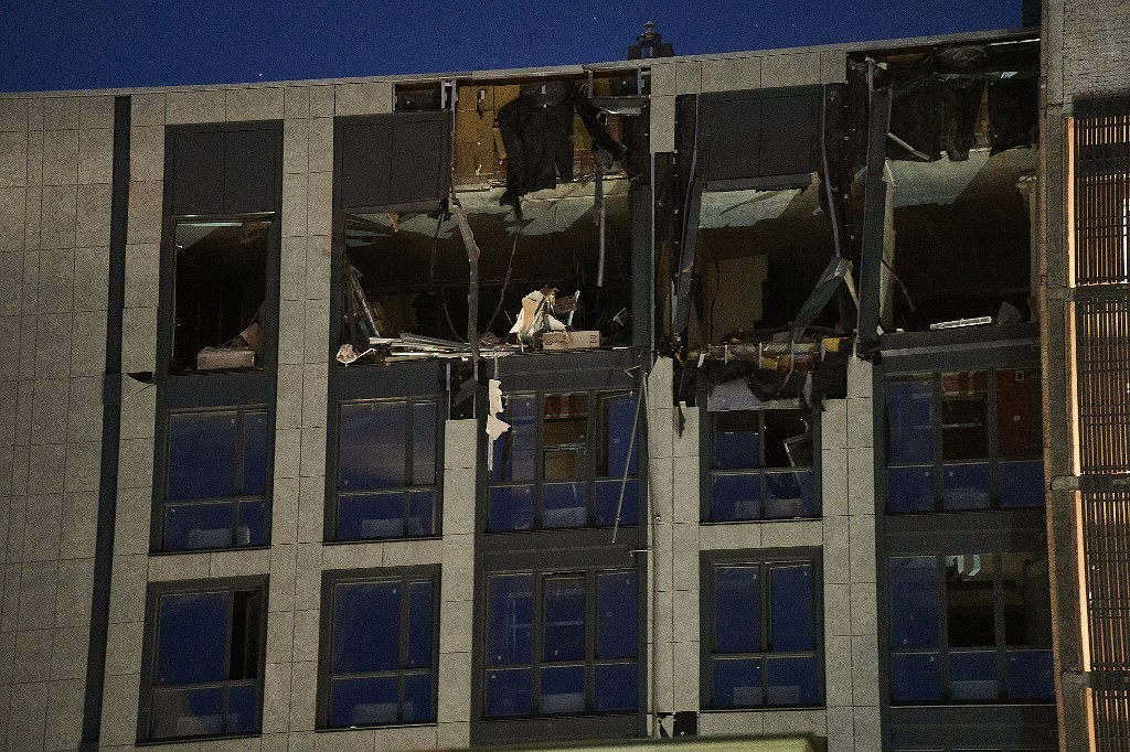 Misil ruso impactó edificio residencial lleno de inocentes y desató el caos en Ucrania (VIDEO)