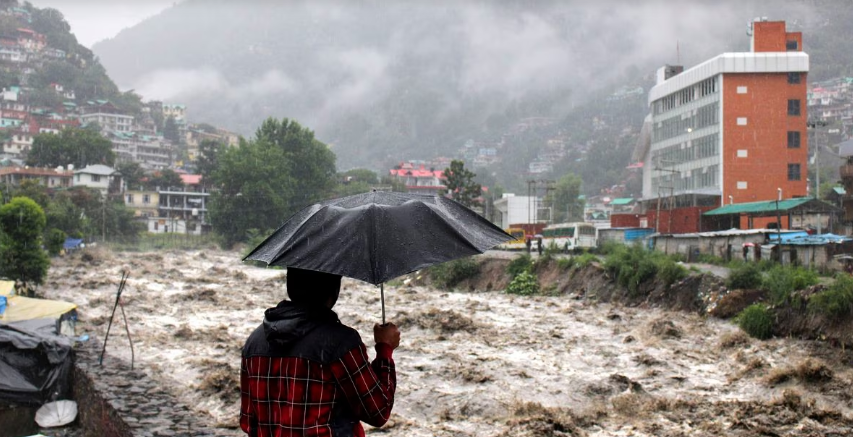 Al menos 14 fallecidos por incesantes lluvias en el norte de la India