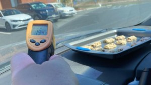 Calor extremo en Texas: el Servicio Meteorológico Nacional hornea galletas en un vehículo