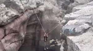 Cayó a una cascada por una selfie y realizaron un dramático operativo para su rescate (VIDEO)