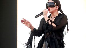Rosalía rompió en llanto en pleno concierto antes del anuncio de su ruptura con Rauw Alejandro (VIDEO)