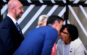 Así un eurodiputado del Psoe justificó el abrazo de Pedro Sánchez con Delcy Eloína (VIDEO)