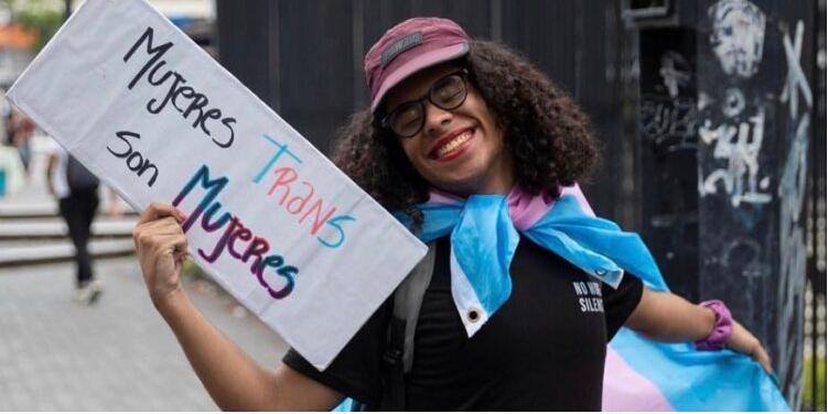 Fiscalía venezolana ordena investigación contra la activista transgénero Michelle Artiles por presuntos abusos sexuales