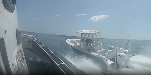 La impresionante hazaña para detener una embarcación fuera de control en Florida (VIDEO)