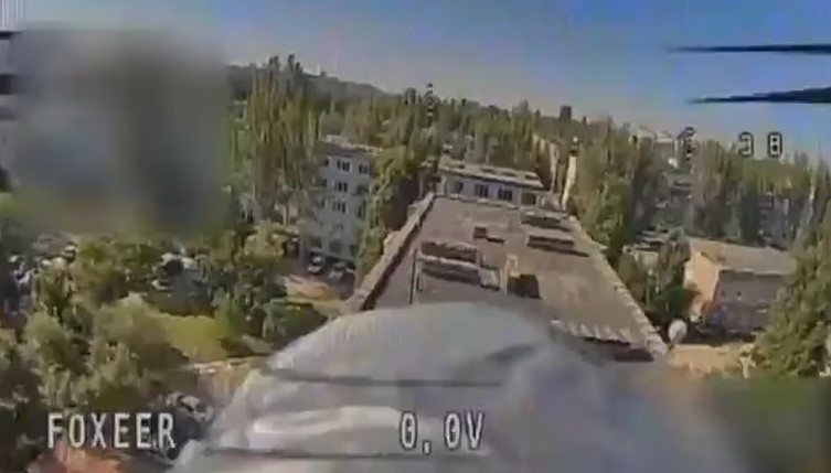 Imágenes del ataque de un dron ucraniano que terminó con varios oficiales de las fuerzas rusas heridos