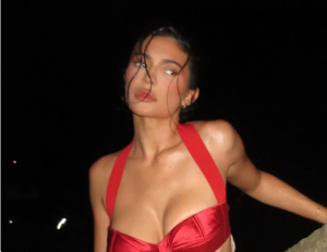 En bikini y desde el mar, Kylie Jenner volvió a presumir lo buenota que está (UFFF)