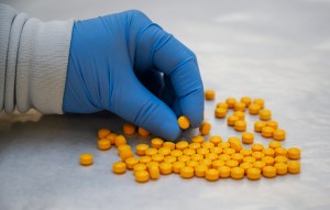 EEUU acusa a ocho empresas chinas de facilitar la producción y distribución de fentanilo