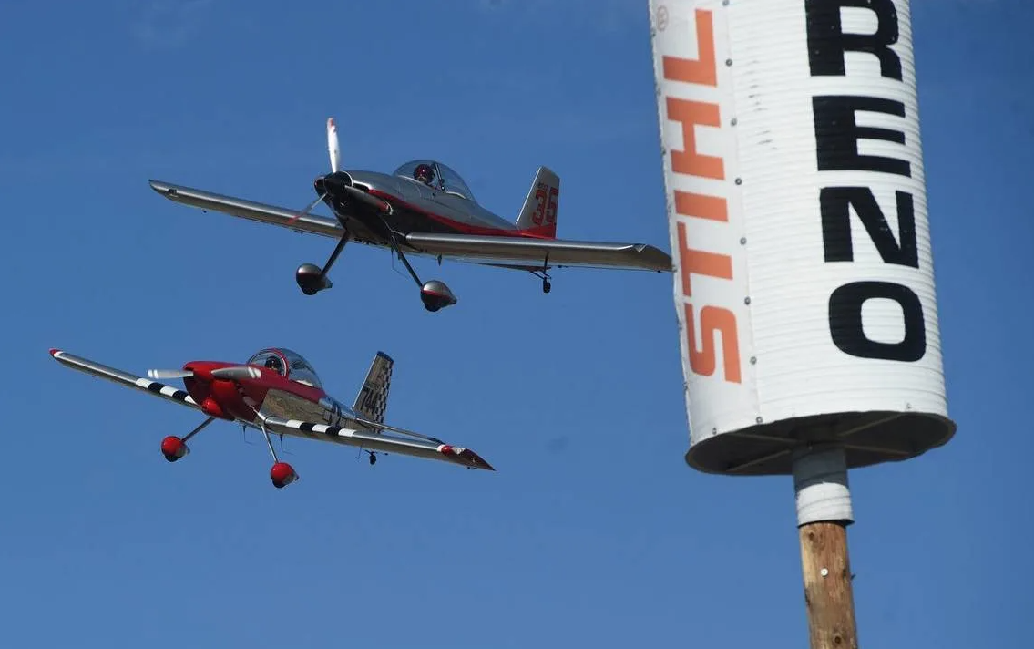 Dos pilotos murieron durante accidente en una competencia aérea en Nevada
