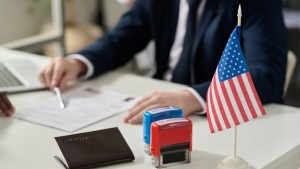 Embajada de EEUU hace importante anuncio ante la alta demanda de visas en Colombia