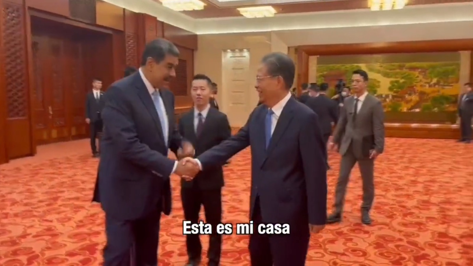 Maduro se reunió con el presidente del Comité Permanente de la Asamblea Popular del régimen chino