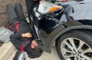 Llevó su carro a lavar en Indiana, pero lo que hallaron en su parachoques los dejó sorprendidos