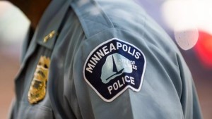 Una policía de Minneapolis quiso detener a un hombre, pero él la reconoció de OnlyFans y sucedió lo impensable