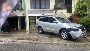 En imágenes: vehículos fueron arrastrados por la fuerza del agua en El Marqués este #1Oct