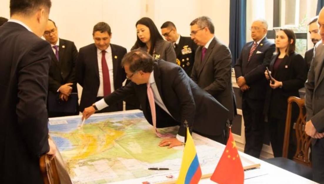 Petro se reúne en Pekín con la empresa que construye la primera fase del Metro de Bogotá