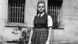 “El ángel” de Auschwitz: la bella y depravada joven que torturaba y mataba mujeres y niños con sus propias manos