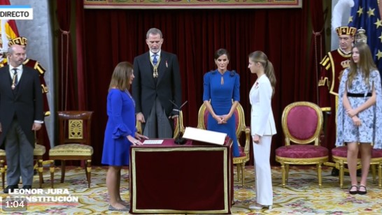 La princesa Leonor jura la Constitución: “¡Viva España! y ¡Viva el Rey!” (Video)