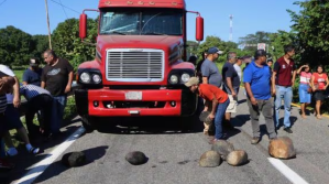Miles de migrantes retiran bloqueo en carretera mexicana tras acuerdo con autoridades