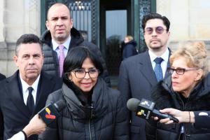 Delcy Rodríguez denuncia en La Haya presuntos ejercicios militares entre Guyana y EEUU