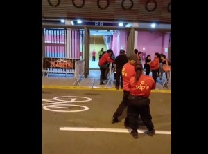 VIDEO: Hinchas denunciaron que los despojan de prendas alusivas a Venezuela en el Estadio Nacional de Lima