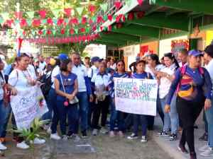 Docentes de Barinas protestaron en la Zona Educativa por sus reivindicaciones laborales
