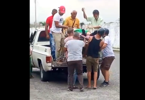 Así trasladaron a paciente en el Hospital Dr. Oswaldo Barrios en Píritu por falta de ambulancias (VIDEO)