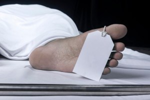 Hombre acudió a una terapia en su rodilla y terminó muerto