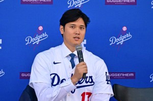 El regalo que le dio Shohei Ohtani a la esposa de un lanzador de los Dodgers (Video)