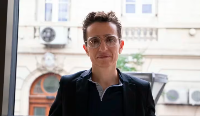 Rusia persigue a la prensa crítica en todo el mundo: declaró en busca y captura a la periodista exiliada Masha Gessen