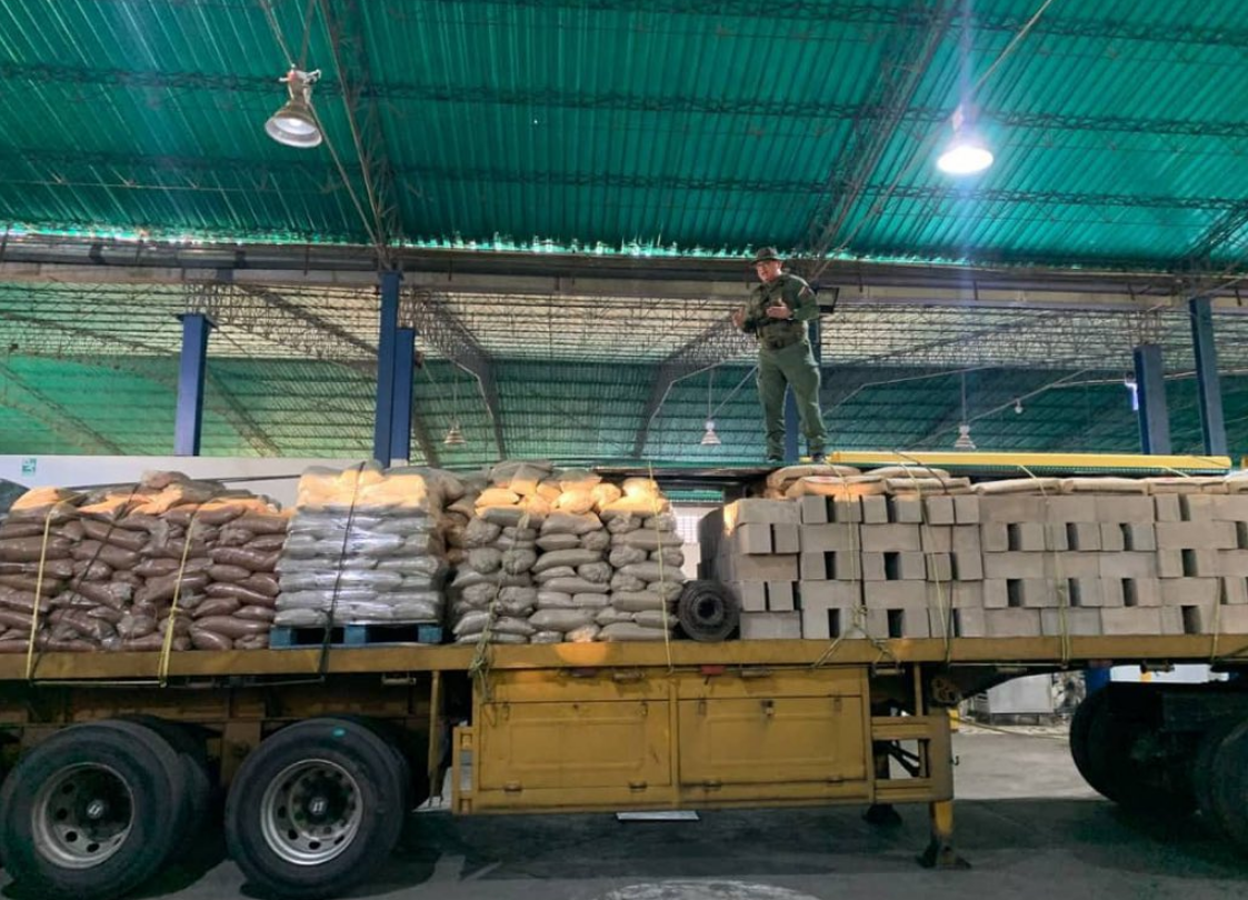 Jefe del Ceofanb ordenó envío de camiones con materiales de construcción a la frontera con Guyana (Fotos)