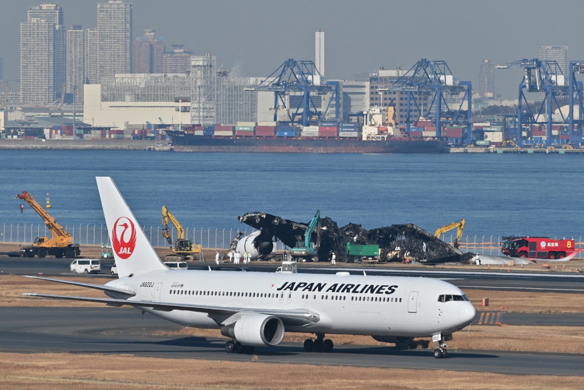 Aeropuerto de Tokio volvió a la normalidad después de la dramática colisión de dos aeronaves