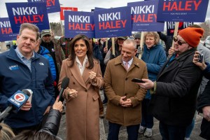 Haley felicita a Trump por su victoria en Nuevo Hampshire, aunque no da su carrera por terminada