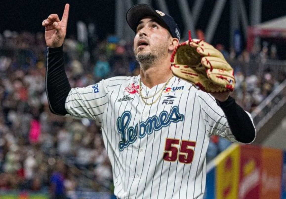 Emotivo VIDEO: Miguel Socolovich finalizó su carrera entre el aplauso de los caraquistas