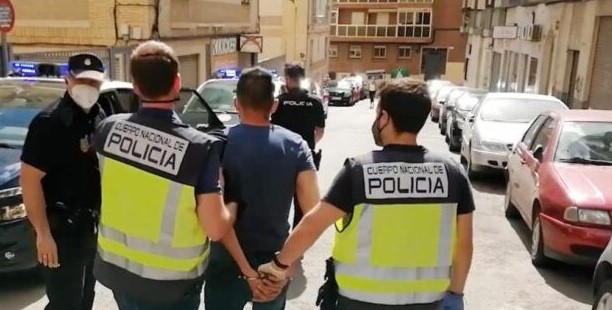 Detienen en España a dos colombianos acusados de vender tarjetas de asilo y residencia falsificadas