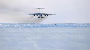Un avión militar ruso Il-76 con más de 60 prisioneros ucranianos se estrella en Bélgorod