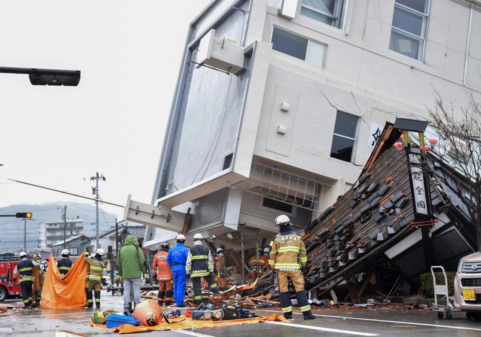 Japón urge a mejorar la situación de los evacuados mientras siguen subiendo las víctimas
